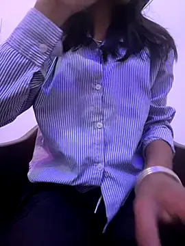 modelnishu online show from October 26, 3:07 pm