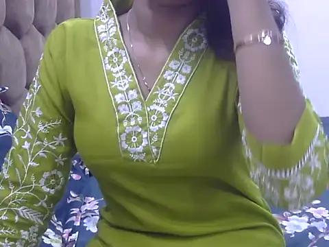 Snapshot of SONIYA_47 chatting on October 12, 4:42 pm SONIYA 47 online show from October 12, 4:42 pm