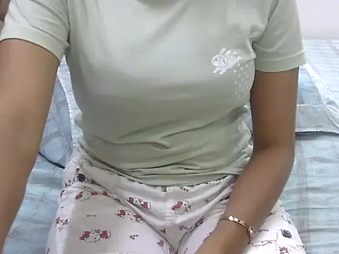 Snapshot of SONIYA_47 chatting on October 1, 7:52 pm SONIYA 47 online show from October 1, 7:52 pm