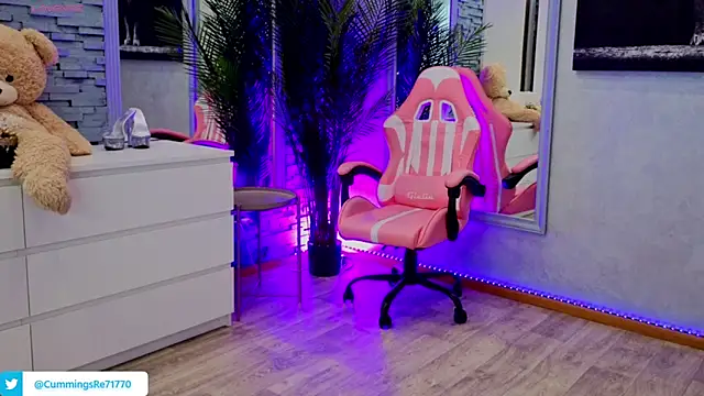 Reina Cummings online show from February 21, 8:04 am