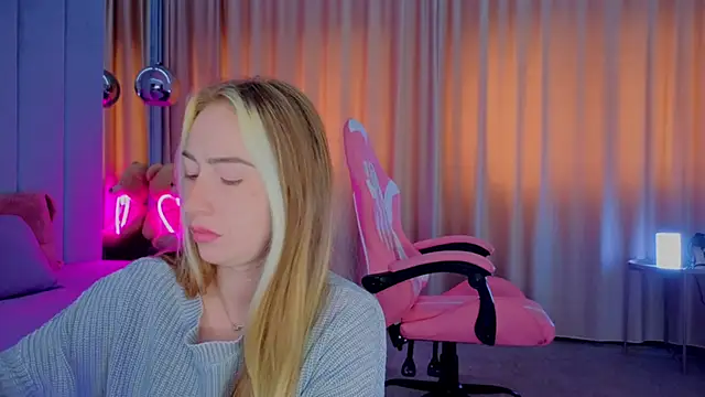 Reina Cummings online show from October 28, 6:30 am