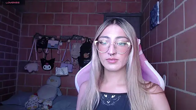 Andrea camilaaa online show from May 26, 4:28 pm