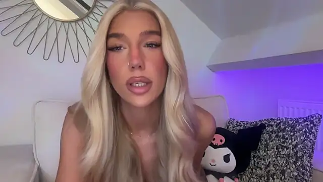 KENNIEXROSE online show from April 7, 9:28 pm