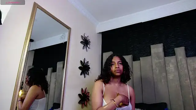 MisRoos online show from April 10, 2:01 pm