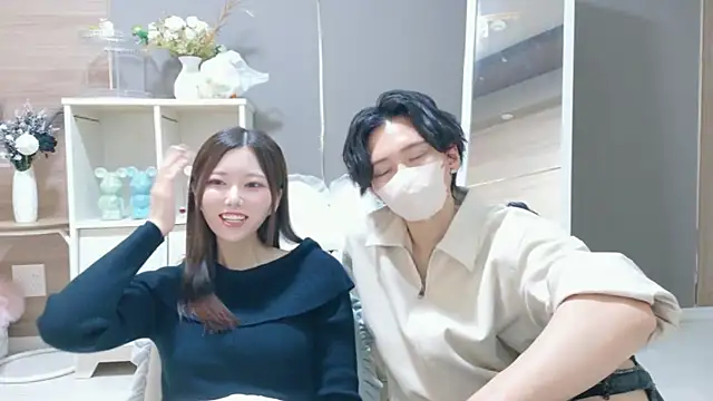 Snapshot of Reto-sama chatting on October 1, 4:12 pm Reto-sama online show from October 1, 4:12 pm