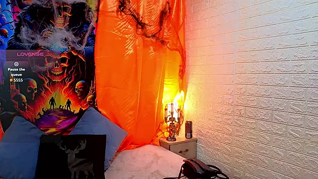 angel  red  online show from October 5, 1:10 am