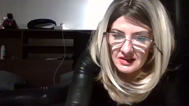 TianaQLove online show from November 29, 1:15 pm