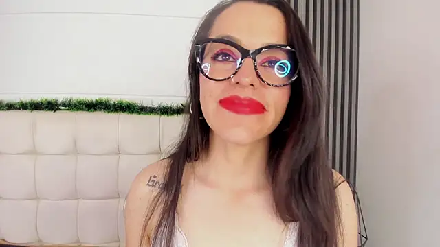 IsisNoir online show from December 20, 8:35 pm