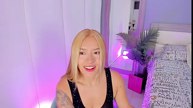Snapshot of LexxyBunny_ chatting on October 10, 11:37 am LexxyBunny online show from October 10, 11:37 am