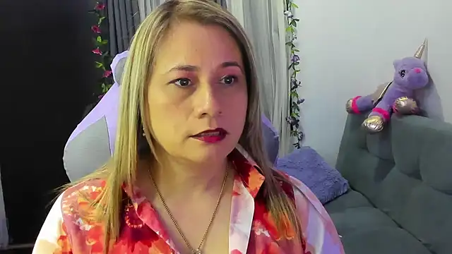 milagros latina75 online show from December 2, 11:29 pm