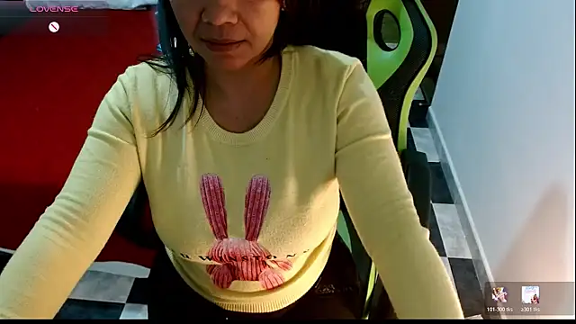 hiilarybrown online show from July 12, 4:13 am