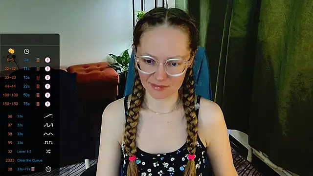 Snapshot of _Goldilocks_ chatting on September 16, 7:38 am Goldilocks online show from September 16, 7:38 am