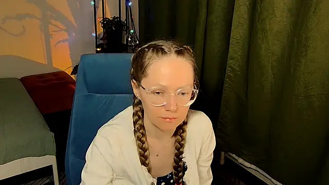 Snapshot of _Goldilocks_ chatting on October 6, 5:18 pm Goldilocks online show from October 6, 5:18 pm