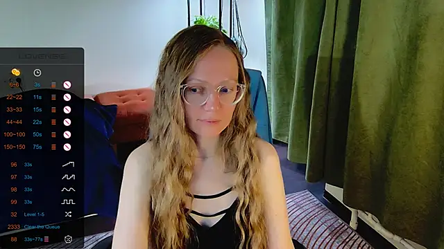 Snapshot of _Goldilocks_ chatting on September 14, 7:17 am Goldilocks online show from September 14, 7:17 am