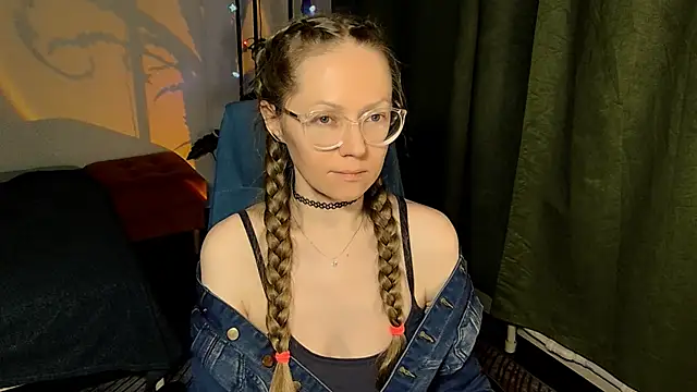 Snapshot of _Goldilocks_ chatting on October 7, 5:28 pm Goldilocks online show from October 7, 5:28 pm