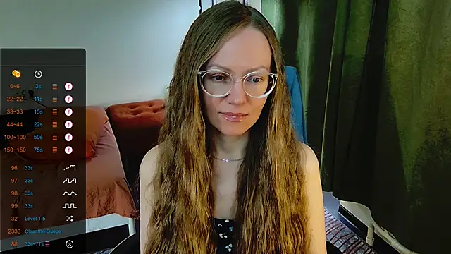 Snapshot of _Goldilocks_ chatting on September 18, 8:57 am Goldilocks online show from September 18, 8:57 am