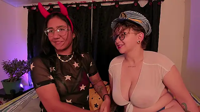 Snapshot of CrazyCakes_ chatting on October 29, 3:44 am CrazyCakes  online show from October 29, 3:44 am