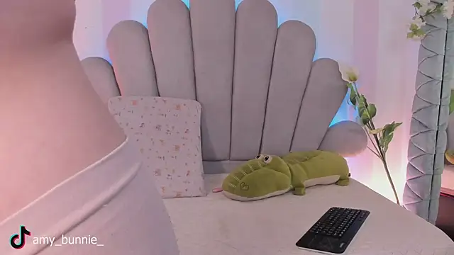 Amy Bunnie 18 online show from April 20, 8:56 pm