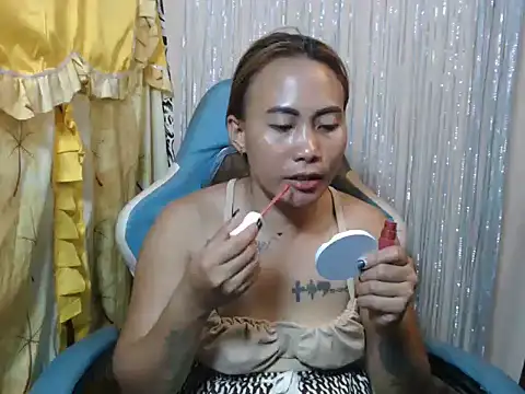 joanpetite online show from July 23, 12:01 am