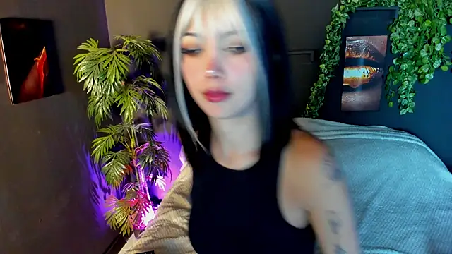 Snapshot of Evelyn_Russoo chatting on October 3, 2:44 pm Evelyn Russoo online show from October 3, 2:44 pm
