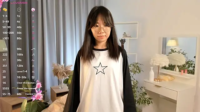 UdelaDodson online show from October 3, 3:06 pm