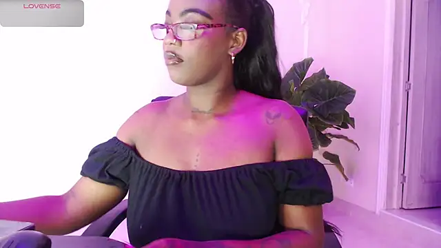 ReinaMiah online show from November 2, 3:54 am