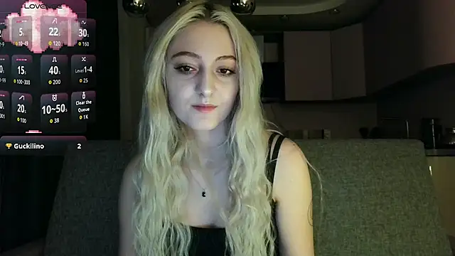 Snapshot of white_liillyy chatting on October 18, 6:53 pm white liillyy online show from October 18, 6:53 pm