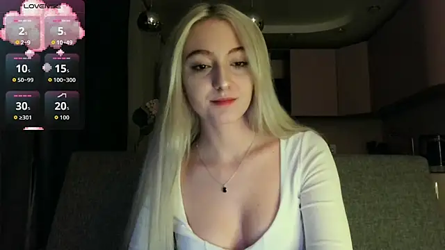 Snapshot of white_liillyy chatting on October 7, 9:30 pm white liillyy online show from October 7, 9:30 pm