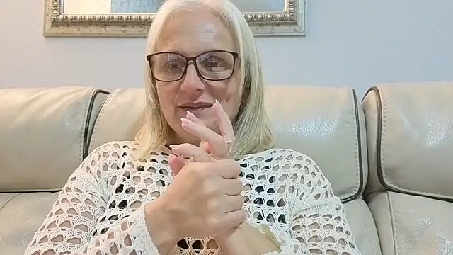 Snapshot of Velvet-Secrets chatting on September 20, 9:35 pm Velvet-Secrets online show from September 20, 9:35 pm