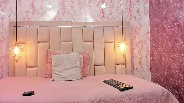 WILD FIREE  online show from December 15, 8:03 pm