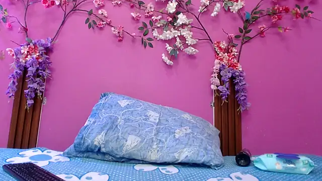 skinnybarbie022 online show from March 15, 2:46 am