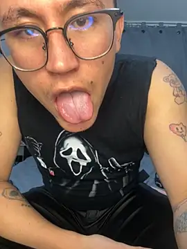 Kurtxxx22 online show from May 20, 5:04 am