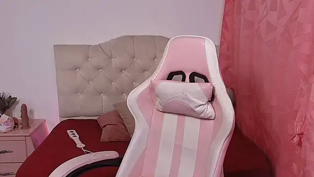 lailahdark online show from October 10, 5:12 am