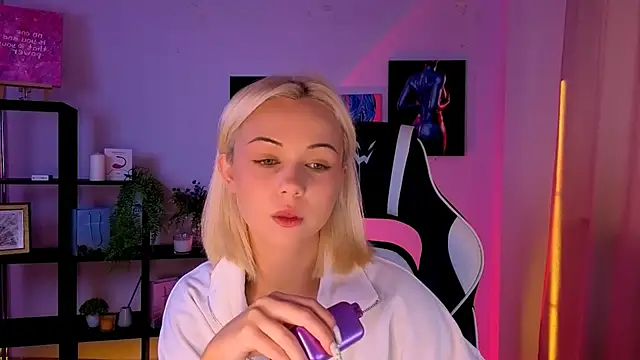 Charlotte Colinss online show from May 29, 4:21 am