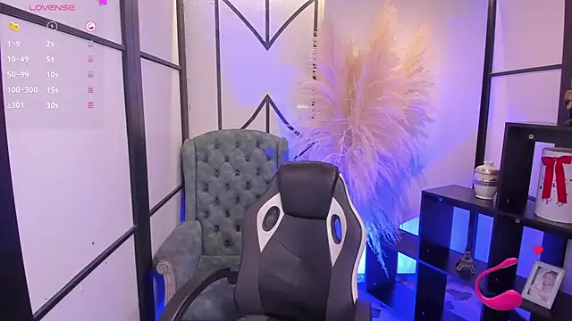 NahomiRichards  online show from February 6, 6:17 am