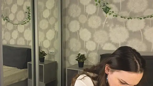VanessaGrome online show from October 8, 7:35 am