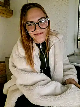 Snapshot of SlimBellaa chatting on October 16, 8:33 pm SlimBellaa online show from October 16, 8:33 pm