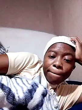 Snapshot of sexyhotchic93 chatting on October 16, 8:17 am sexyhotchic93 online show from October 16, 8:17 am