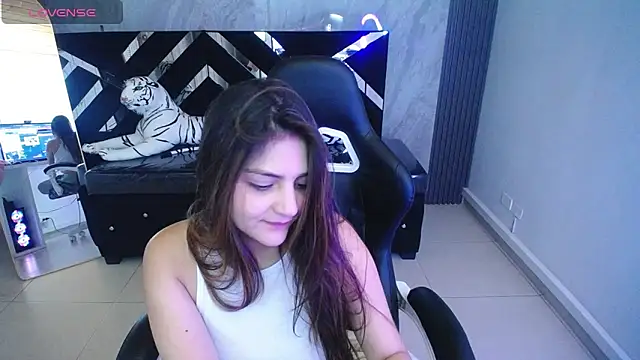 Snapshot of emily_cooper_t chatting on September 13, 3:36 am emily cooper t online show from September 13, 3:36 am