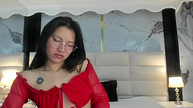 Sophie Calloway online show from December 5, 3:57 pm