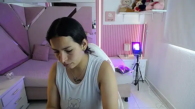 Snapshot of Mia_garcia28 chatting on October 7, 8:02 pm Mia garcia28 online show from October 7, 8:02 pm