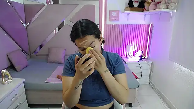Mia garcia28 online show from July 24, 4:27 pm