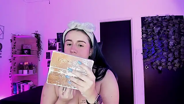 Lana Herondale online show from December 16, 9:37 am