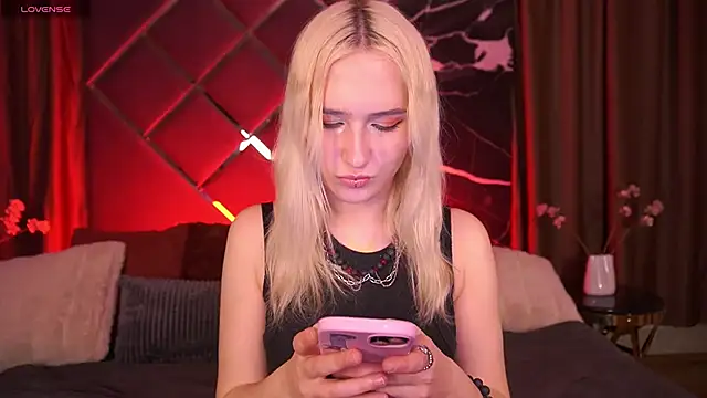 LilElfie online show from February 26, 2:16 pm