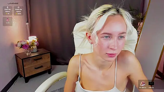 cute luucy online show from February 3, 3:37 am