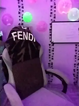 Purple2StayThnxx online show from October 6, 2:06 am