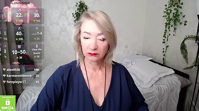 Snapshot of hunters_woman chatting on October 14, 10:45 pm hunters woman online show from October 14, 10:45 pm