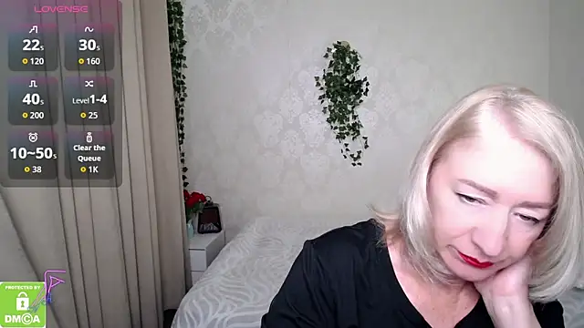 Snapshot of hunters_woman chatting on September 9, 4:51 pm hunters woman online show from September 9, 4:51 pm