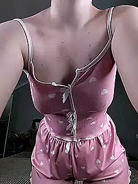 Snapshot of RinaShy chatting on October 13, 5:32 am RinaShy online show from October 13, 5:32 am