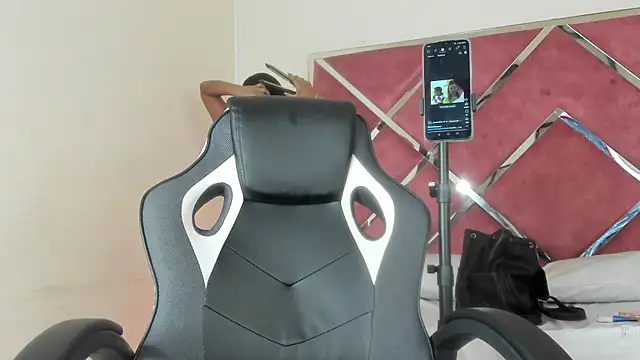 Dulce Pettit online show from October 9, 12:42 pm